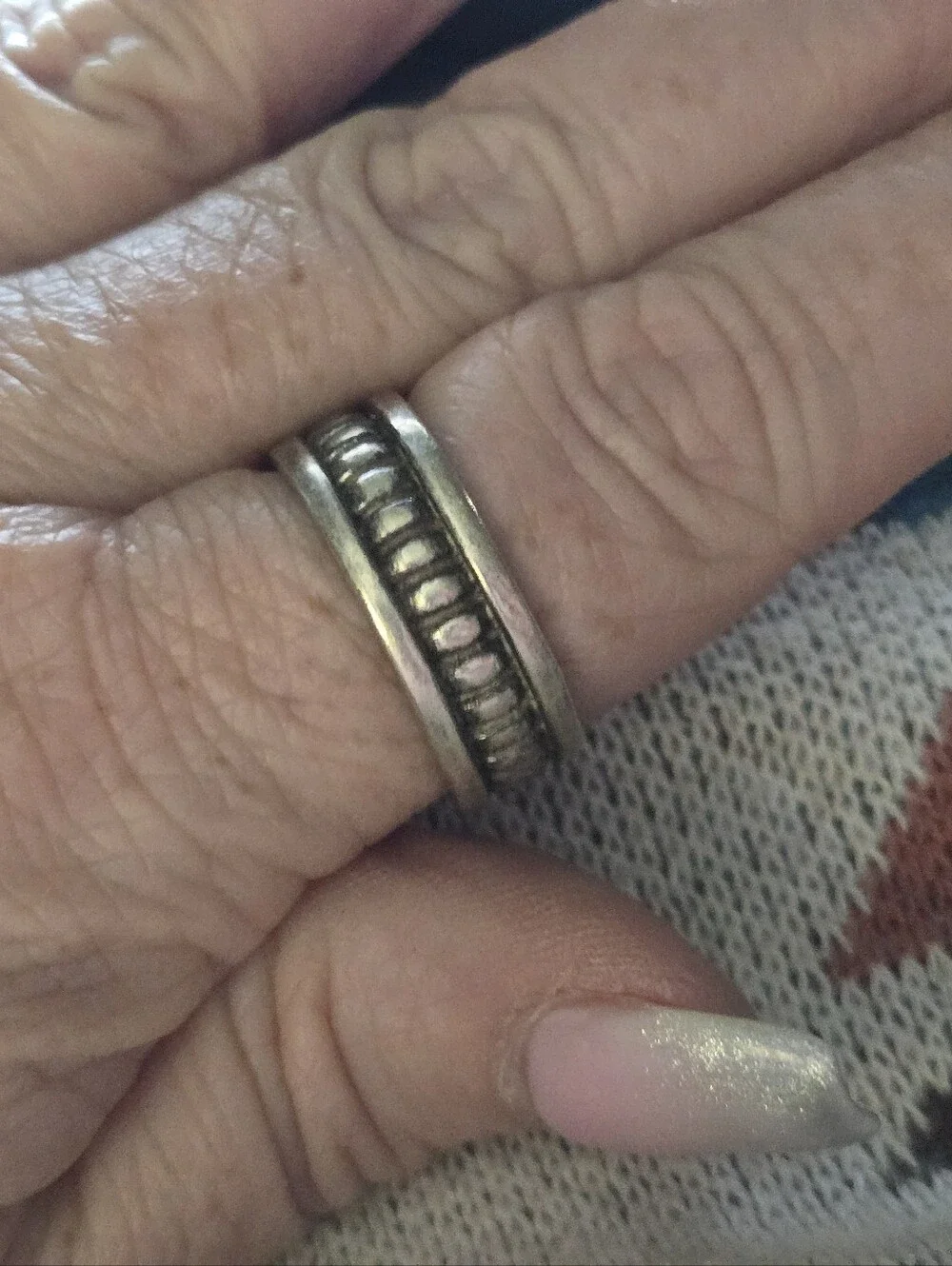 Antique-Style Silver Tone Ribbed Band Ring With Black Accent
